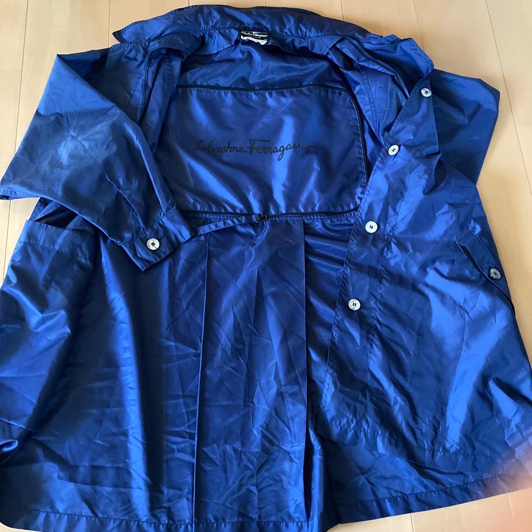 フェラガモ　ネイビー パッカブル　レインコート ベルト付きステンカラーコート