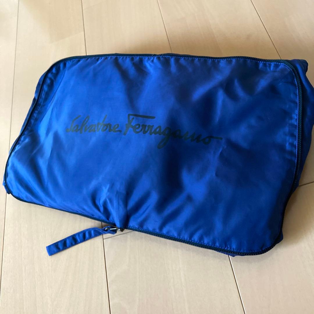 フェラガモ　ネイビー パッカブル　レインコート ベルト付きステンカラーコート