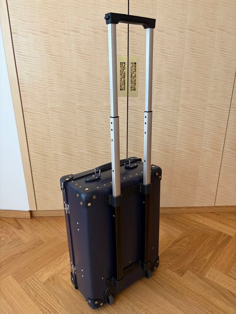 【再度お値下げ・美品】グローブトロッターネイビー2輪