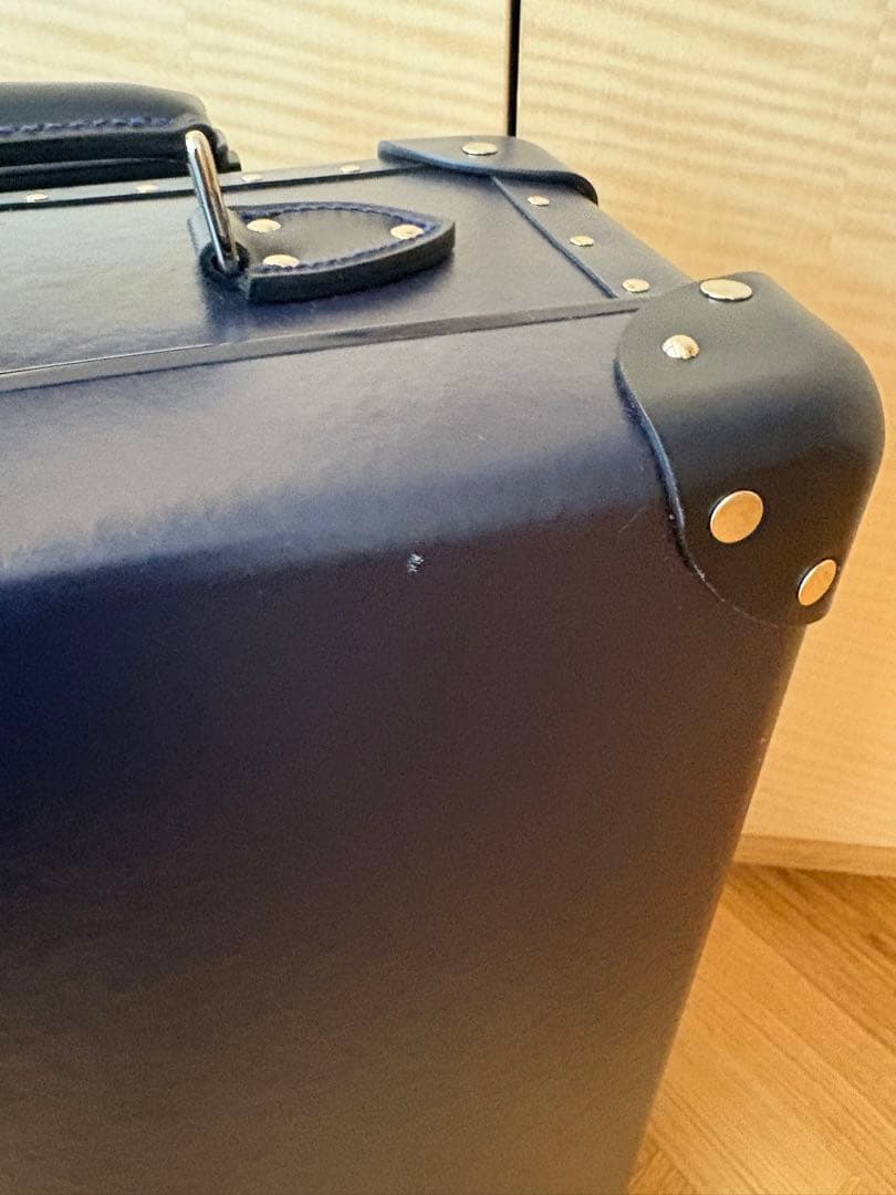 【再度お値下げ・美品】グローブトロッターネイビー2輪