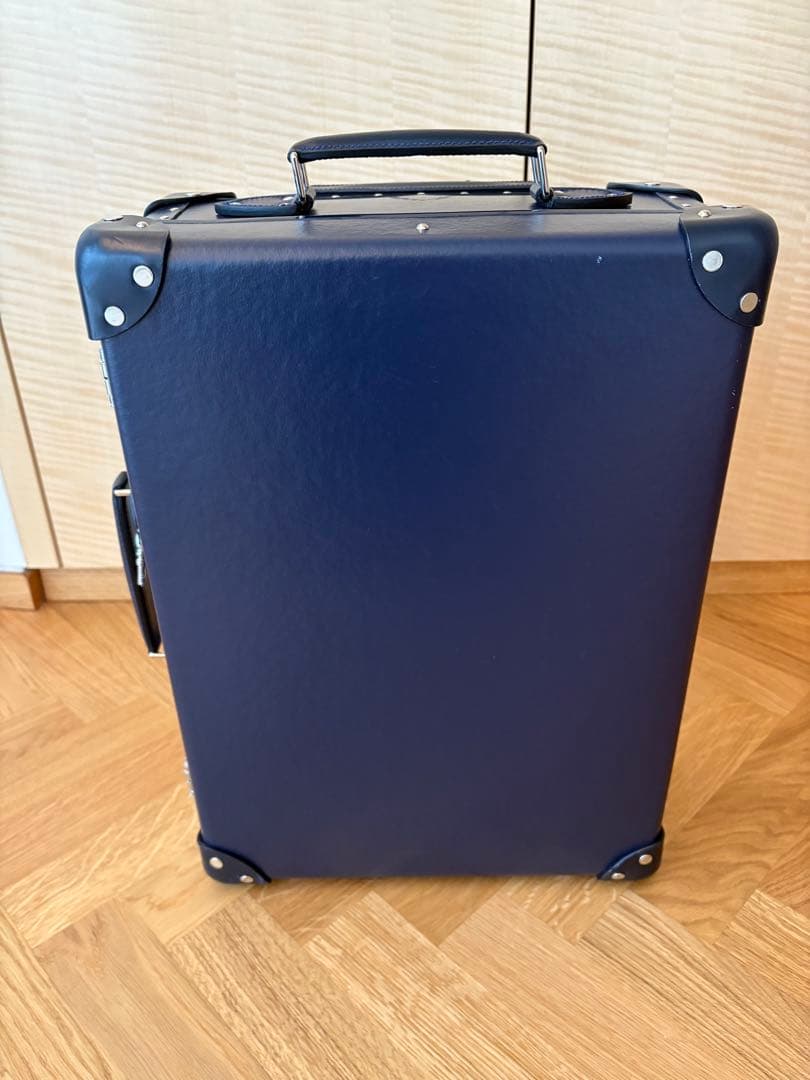 【再度お値下げ・美品】グローブトロッターネイビー2輪