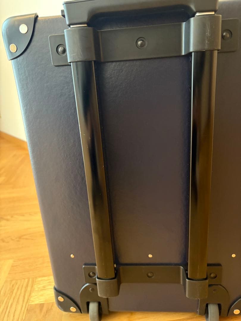 【再度お値下げ・美品】グローブトロッターネイビー2輪