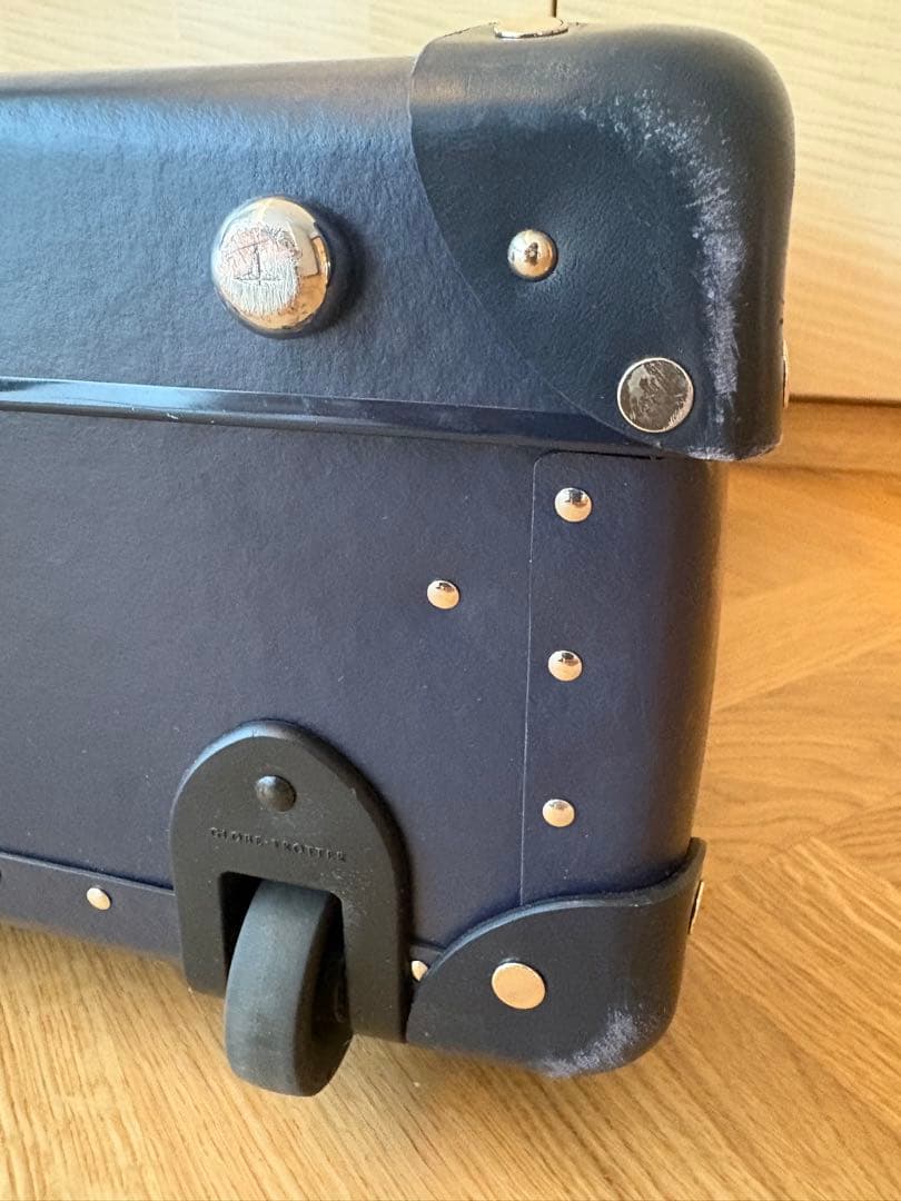 【再度お値下げ・美品】グローブトロッターネイビー2輪