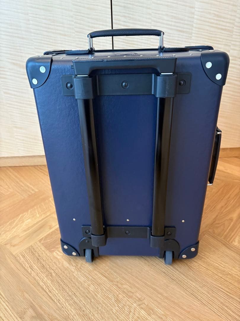 【再度お値下げ・美品】グローブトロッターネイビー2輪