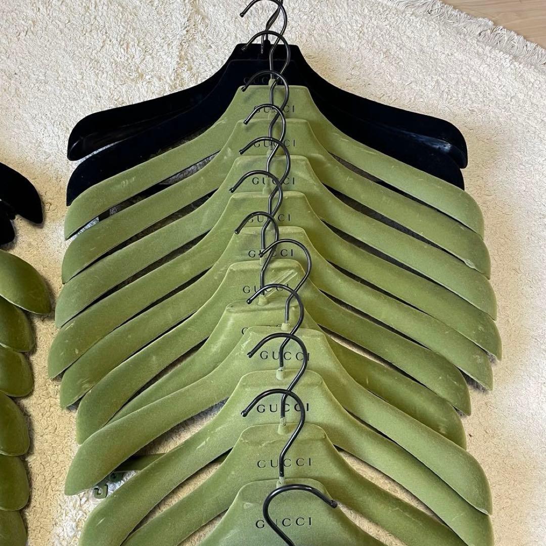 GUCCI 34本 ベロア グリーン×ブラック ハンガーセット