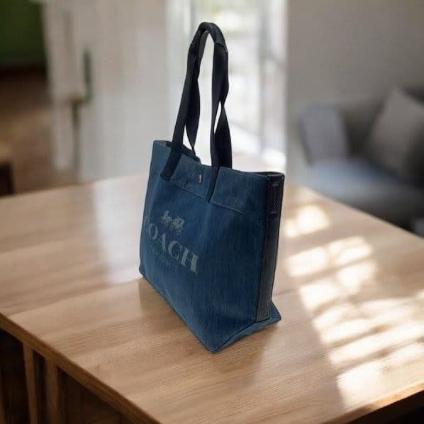 ​【美品】COACH コーチ デニム トートバッグ 馬車ロゴ キャンバス A4可