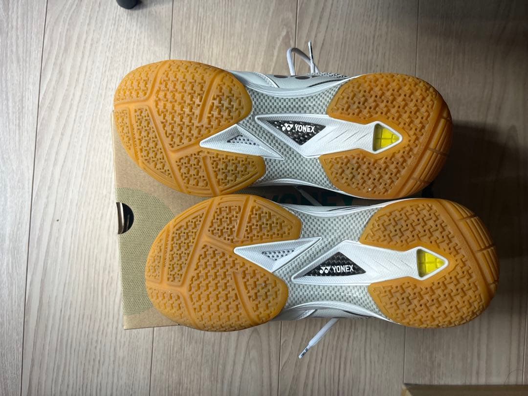 ヨネックス パワークッション65z 海外限定モデル 白　ホワイト　日本未発売