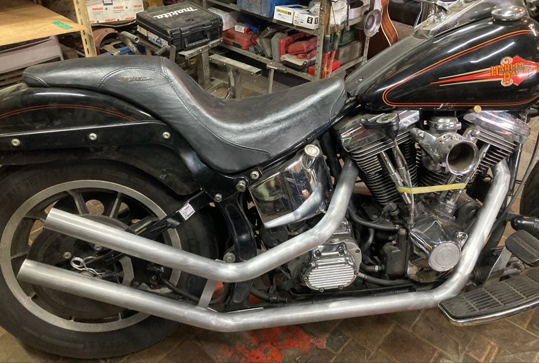 エボ　ソフテイル　ワンオフ　アップスイープ　マフラー　ハーレー　ステーあり