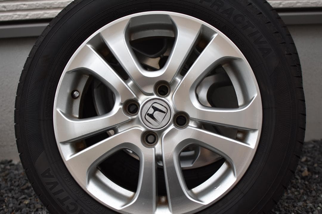 ノーマルタイヤ ２０２５年製　４本　ホンダ　純正ホイル付　15インチ