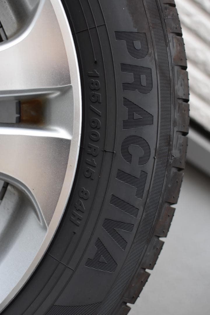 ノーマルタイヤ ２０２５年製　４本　ホンダ　純正ホイル付　15インチ