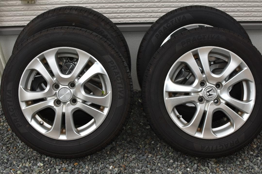 ノーマルタイヤ ２０２５年製　４本　ホンダ　純正ホイル付　15インチ