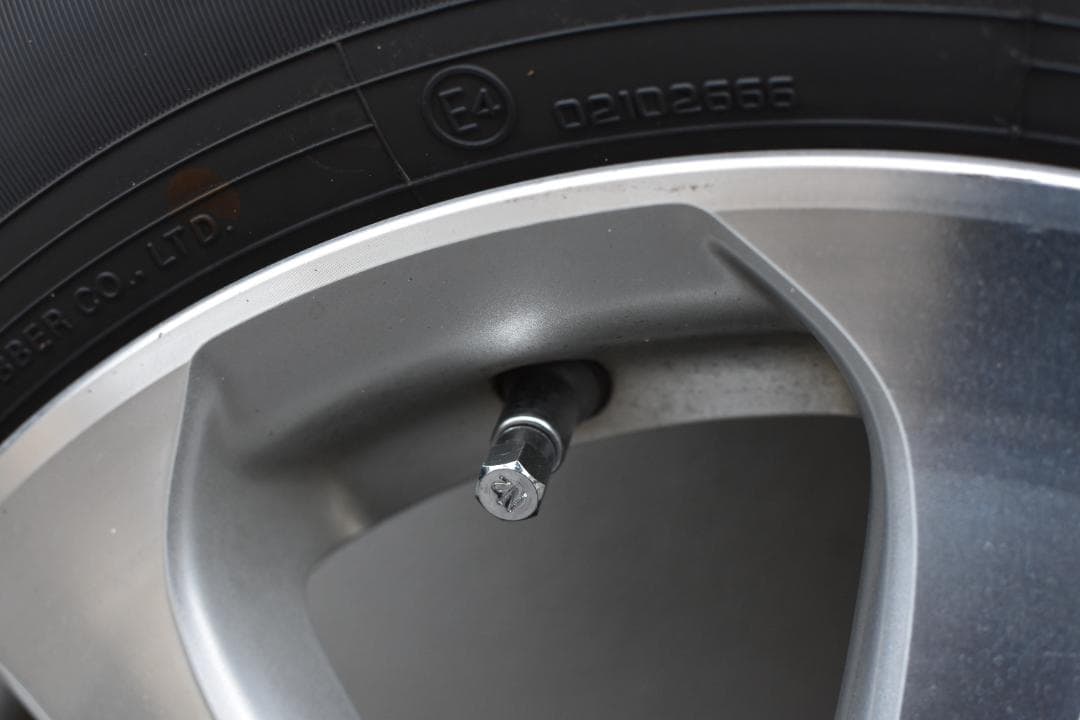 ノーマルタイヤ ２０２５年製　４本　ホンダ　純正ホイル付　15インチ