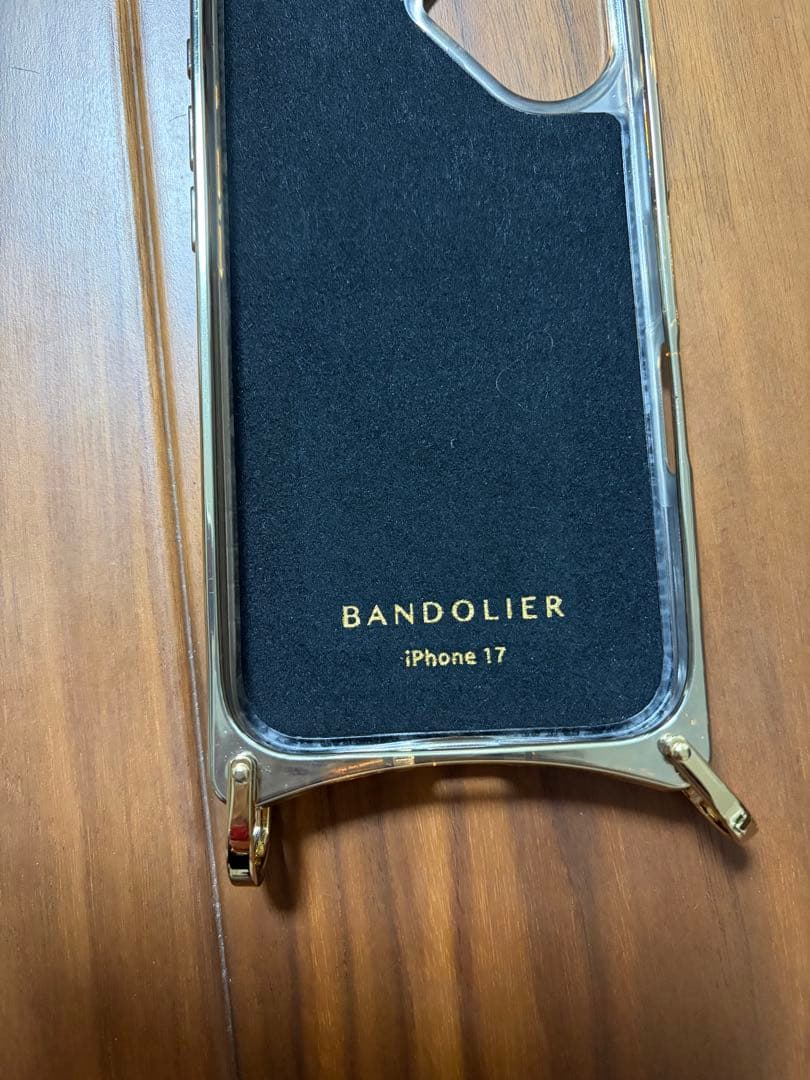 BANDOLIER iPhone17用ショルダーケース