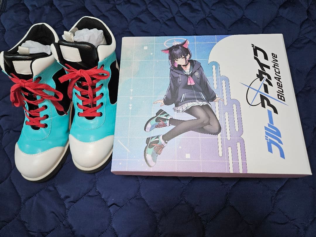 ブルーアーカイブ　カズサのスニーカー　サイズ28cm ポストカード同封