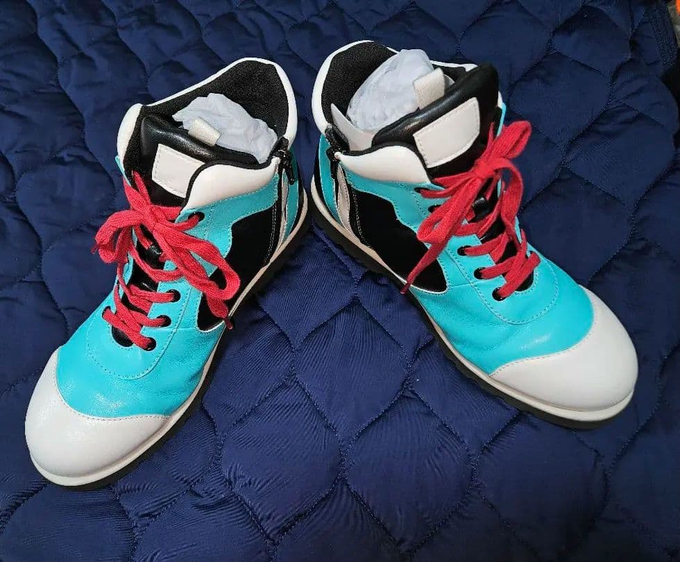 ブルーアーカイブ　カズサのスニーカー　サイズ28cm ポストカード同封