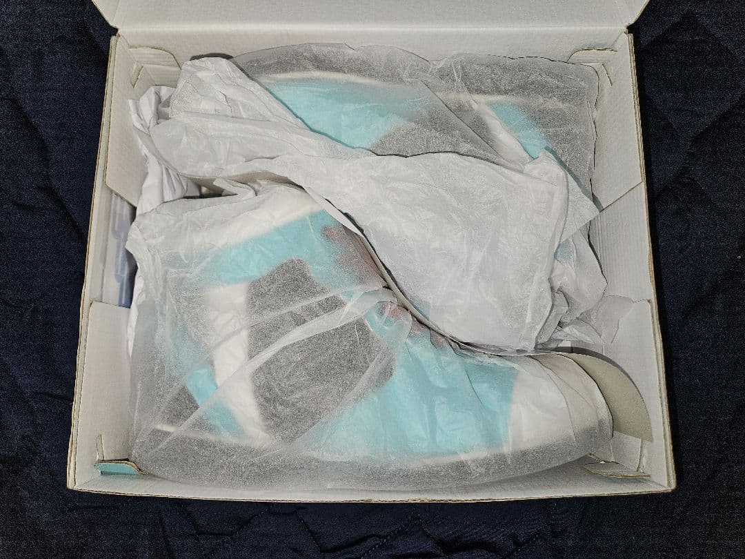 ブルーアーカイブ　カズサのスニーカー　サイズ28cm ポストカード同封