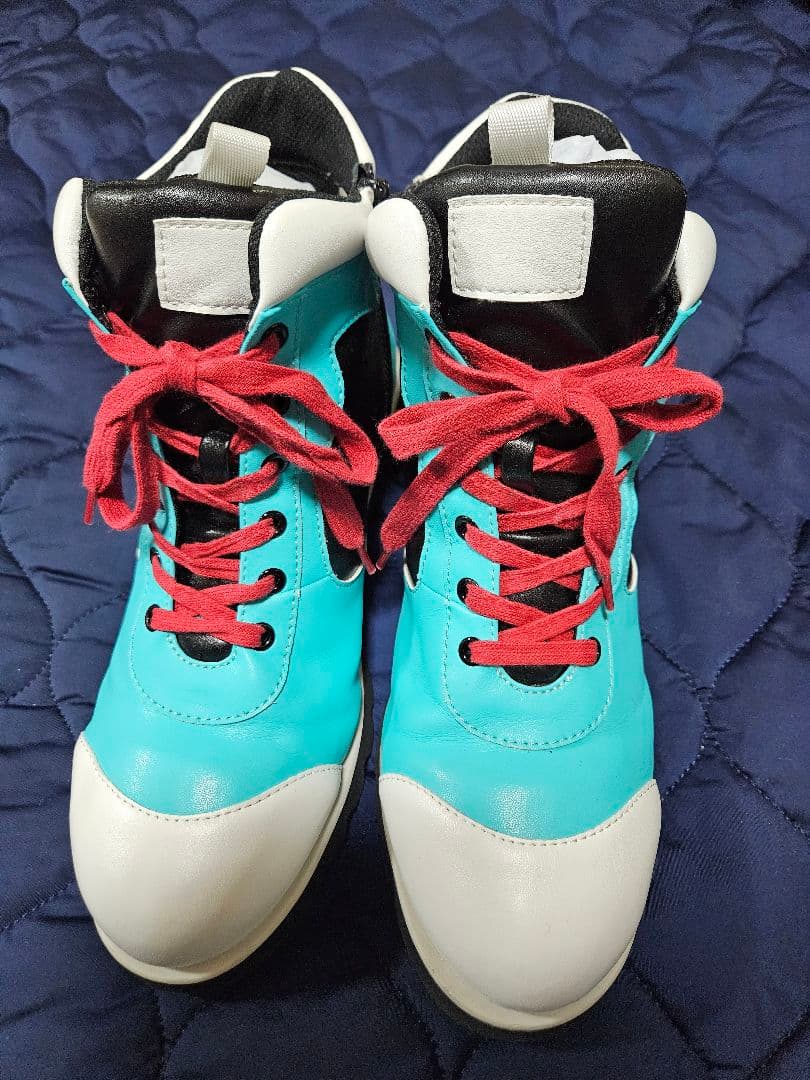 ブルーアーカイブ　カズサのスニーカー　サイズ28cm ポストカード同封