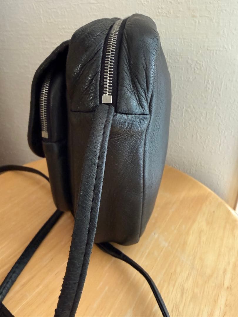 アエタ ショルダーバッグ ディアレザー 斜め掛け ボディクロス　黒