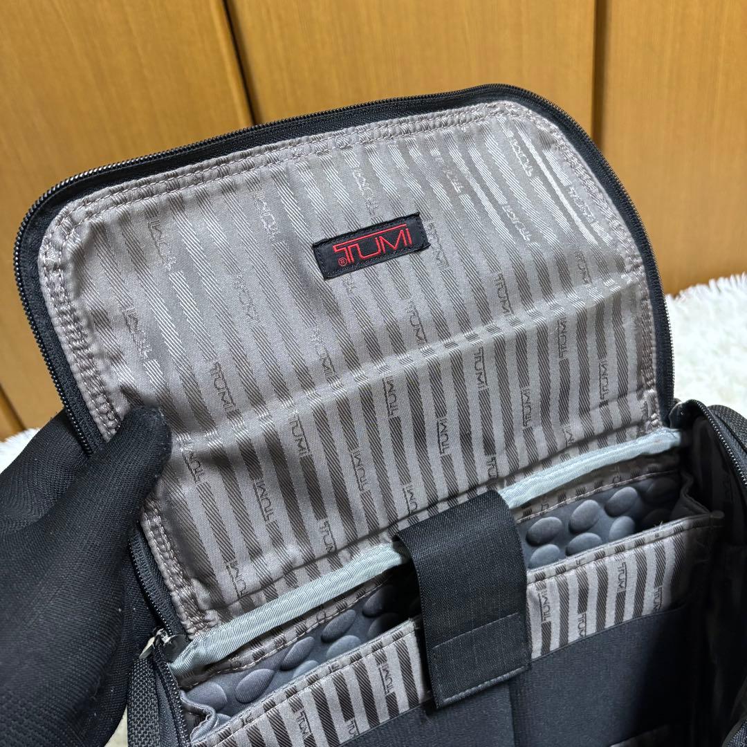 f*i様 TUMI ビジネス リュック PC対応 ブラック チャーム付 ナイロン