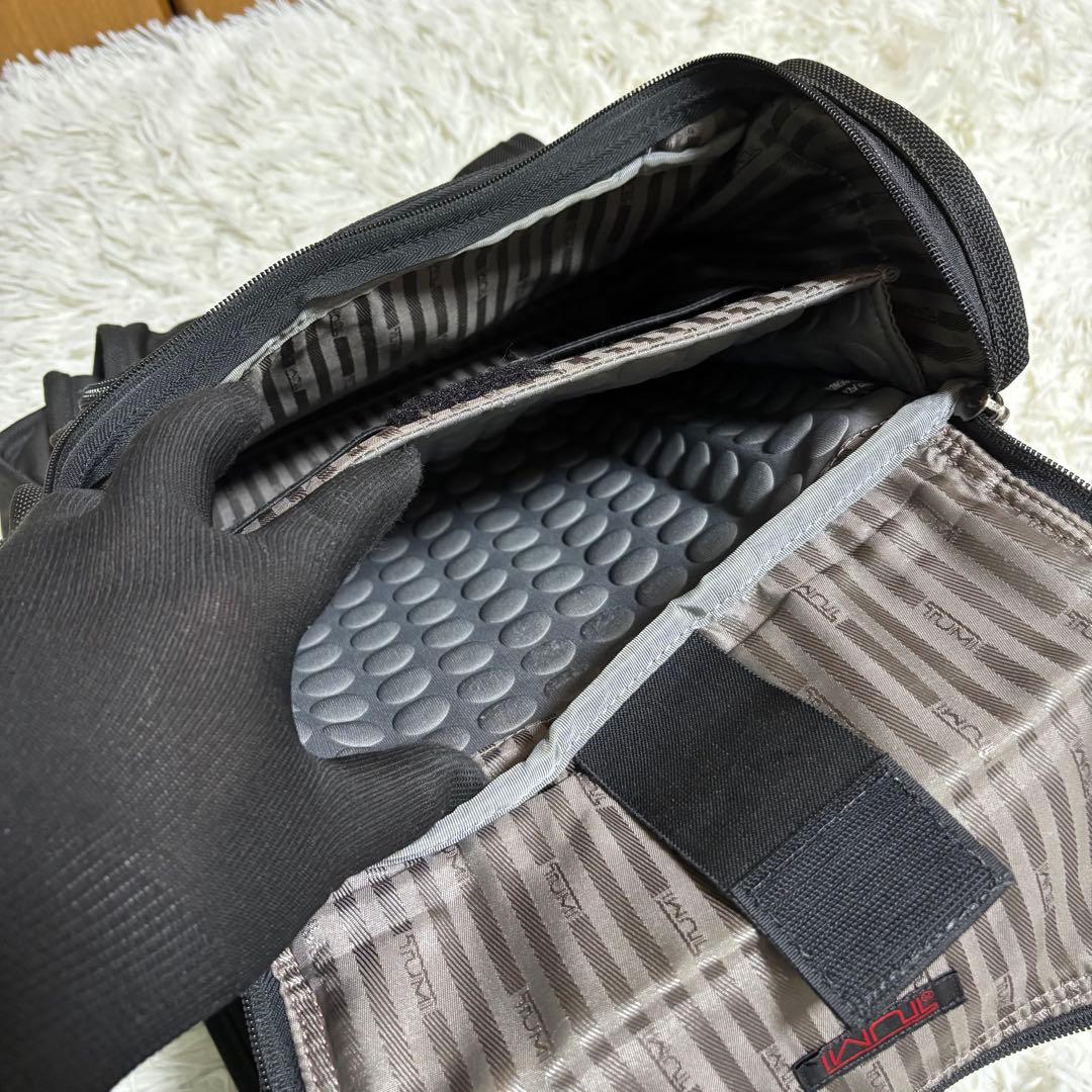 f*i様 TUMI ビジネス リュック PC対応 ブラック チャーム付 ナイロン