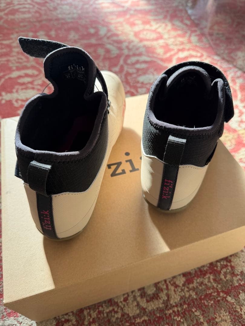 美品　Fizik TERRA ARTICA GTX EU41サイズ