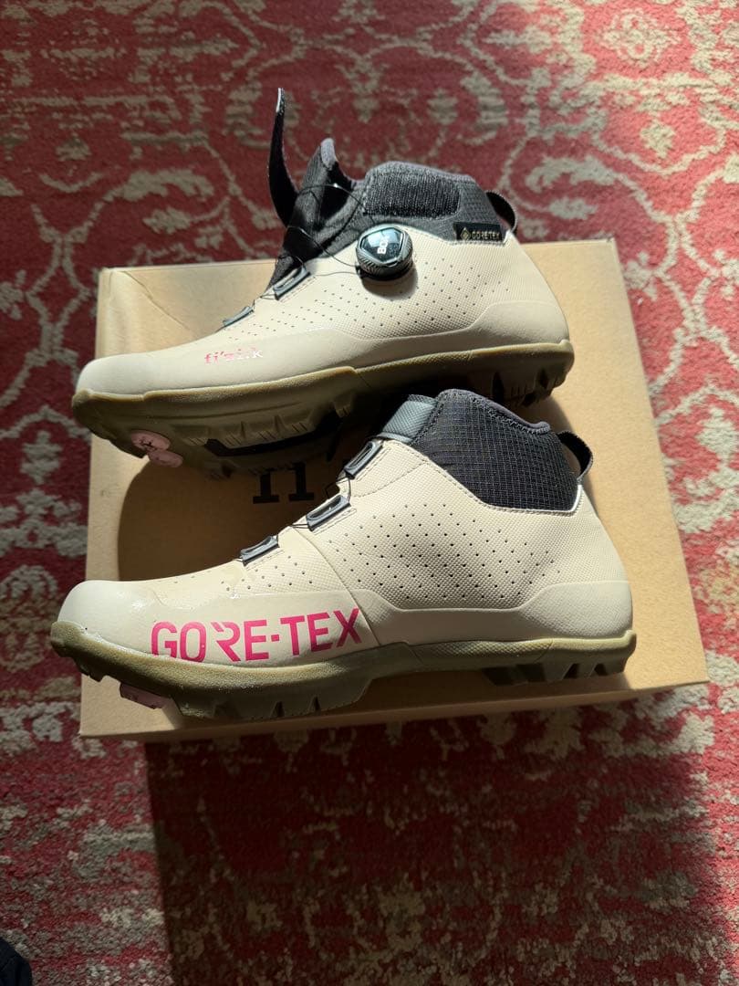 美品　Fizik TERRA ARTICA GTX EU41サイズ