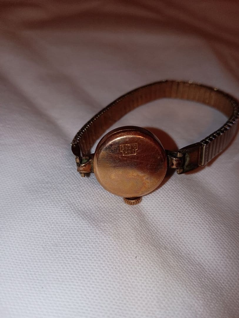 手巻き時計 小型　アンティーク裏蓋14金刻印です　ガラス無しです