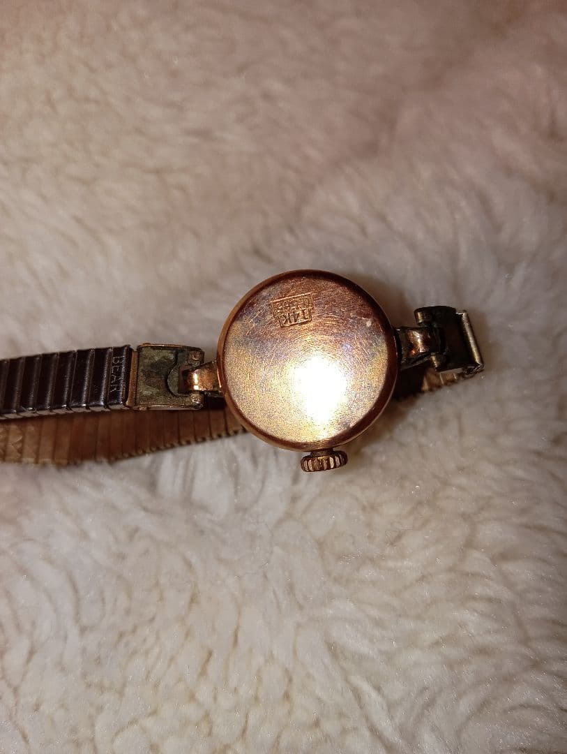 手巻き時計 小型　アンティーク裏蓋14金刻印です　ガラス無しです