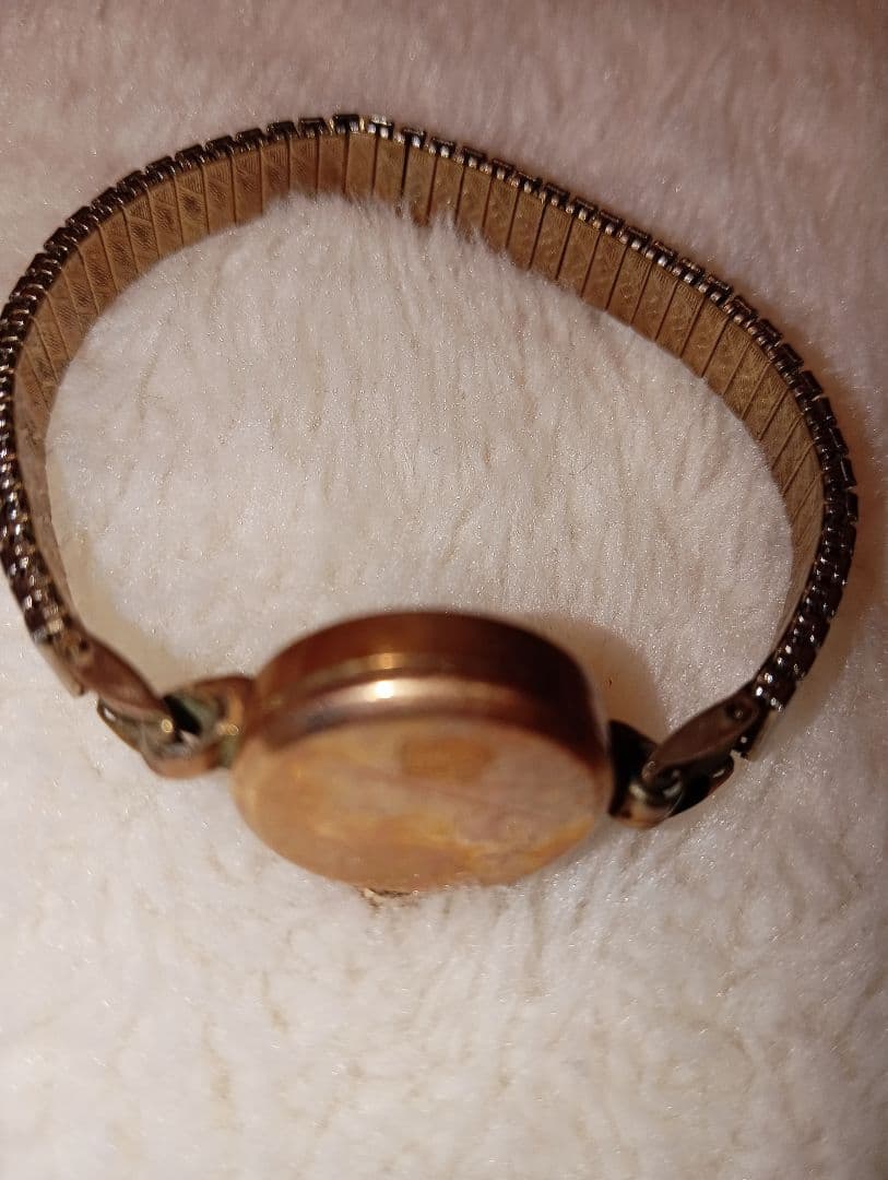 手巻き時計 小型　アンティーク裏蓋14金刻印です　ガラス無しです