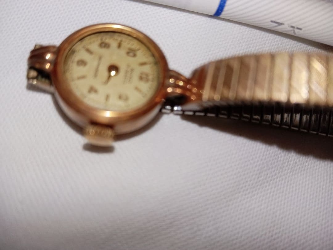 手巻き時計 小型　アンティーク裏蓋14金刻印です　ガラス無しです