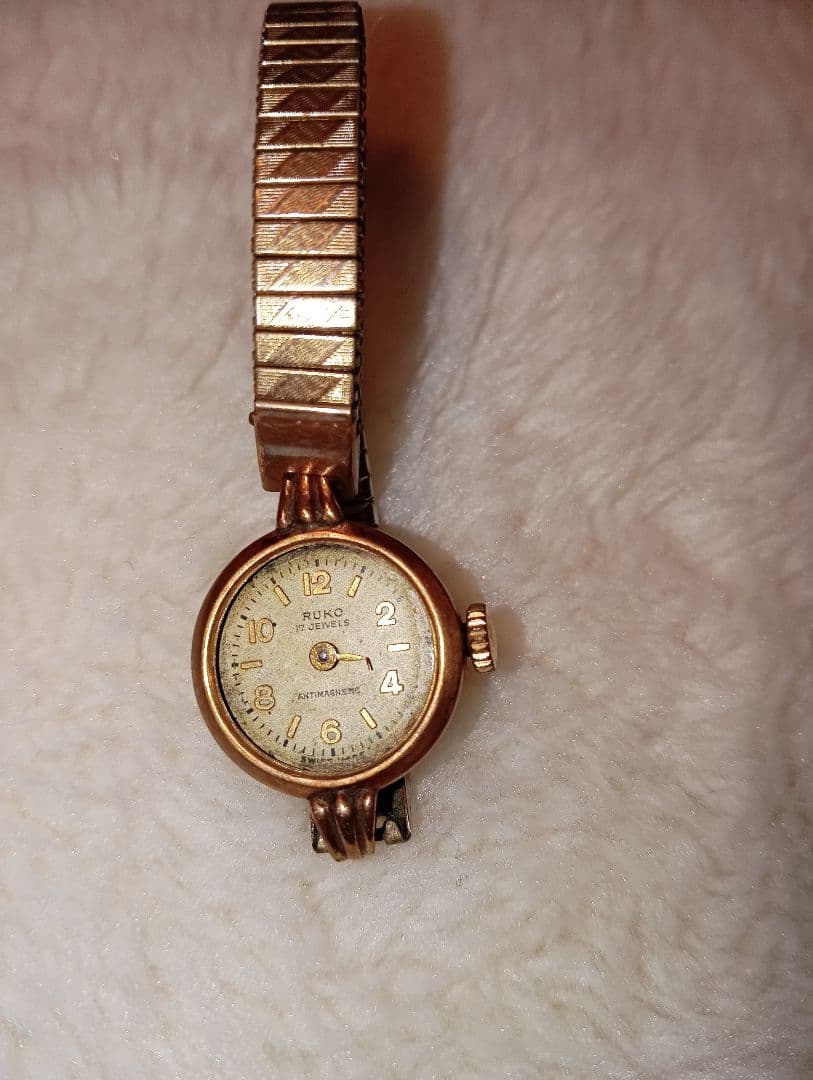 手巻き時計 小型　アンティーク裏蓋14金刻印です　ガラス無しです