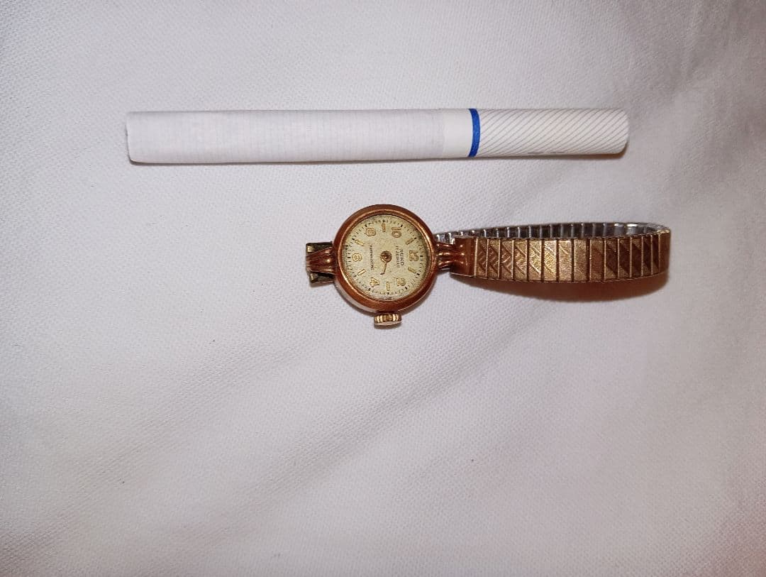 手巻き時計 小型　アンティーク裏蓋14金刻印です　ガラス無しです