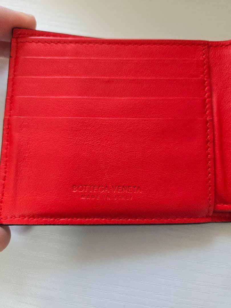 ボッテガヴェネタ　二つ折り財布　レッド　ブラック