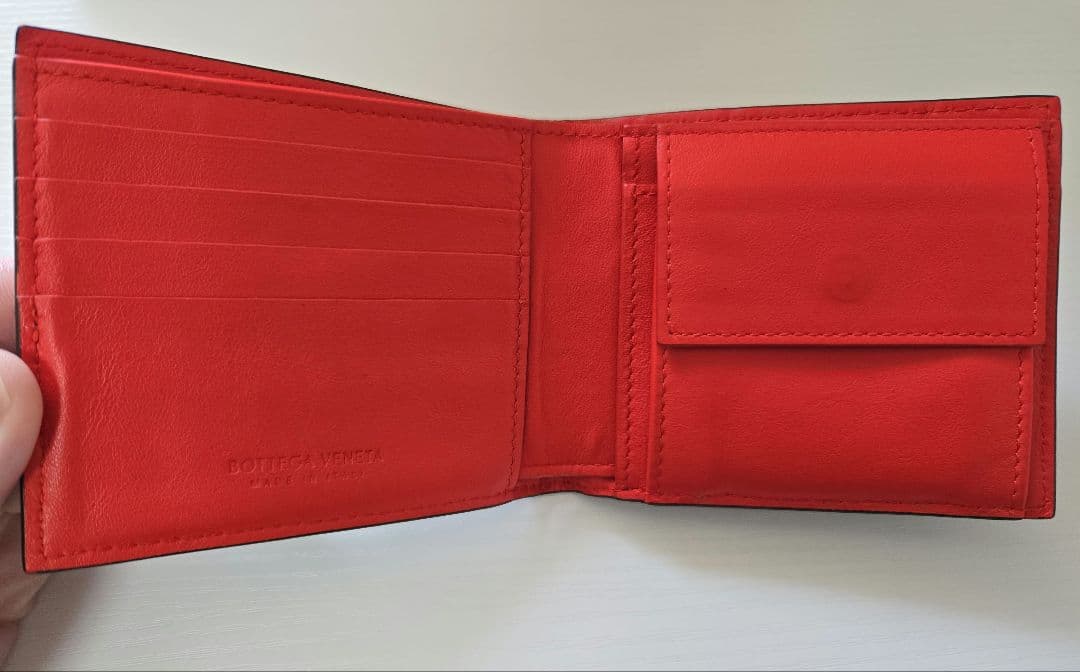 ボッテガヴェネタ　二つ折り財布　レッド　ブラック
