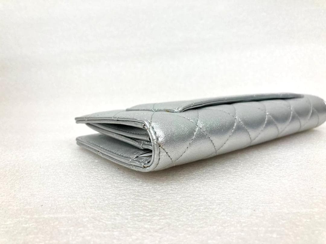 ♡ ギャランティ・箱付き ♡ CHANEL マトラッセ　シルバー 長財布