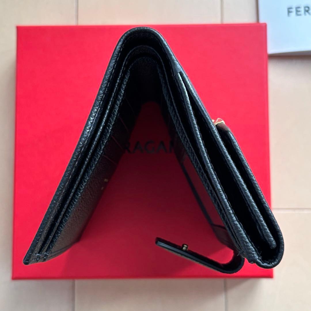 フェラガモ FERRAGAMO ガンチーニ 二つ折り財布