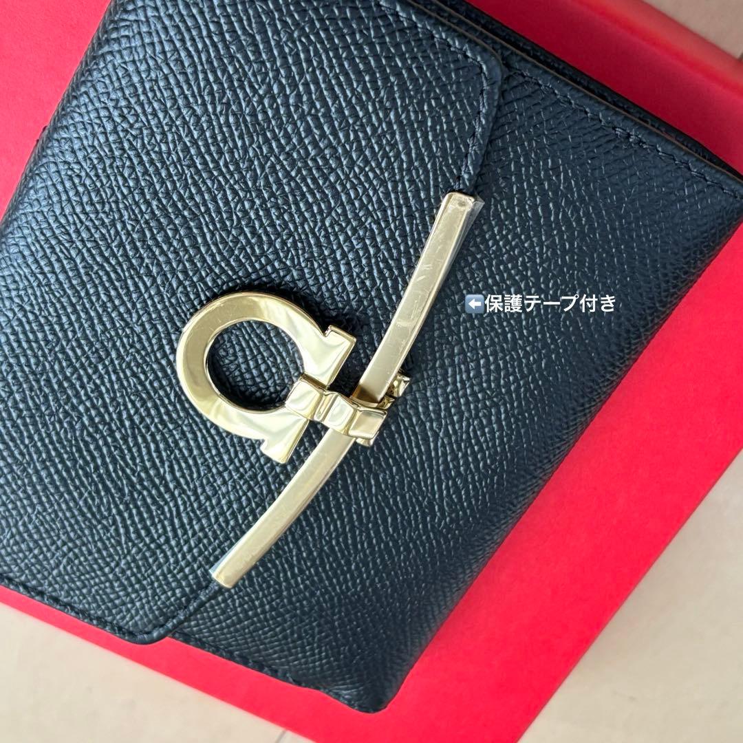 フェラガモ FERRAGAMO ガンチーニ 二つ折り財布