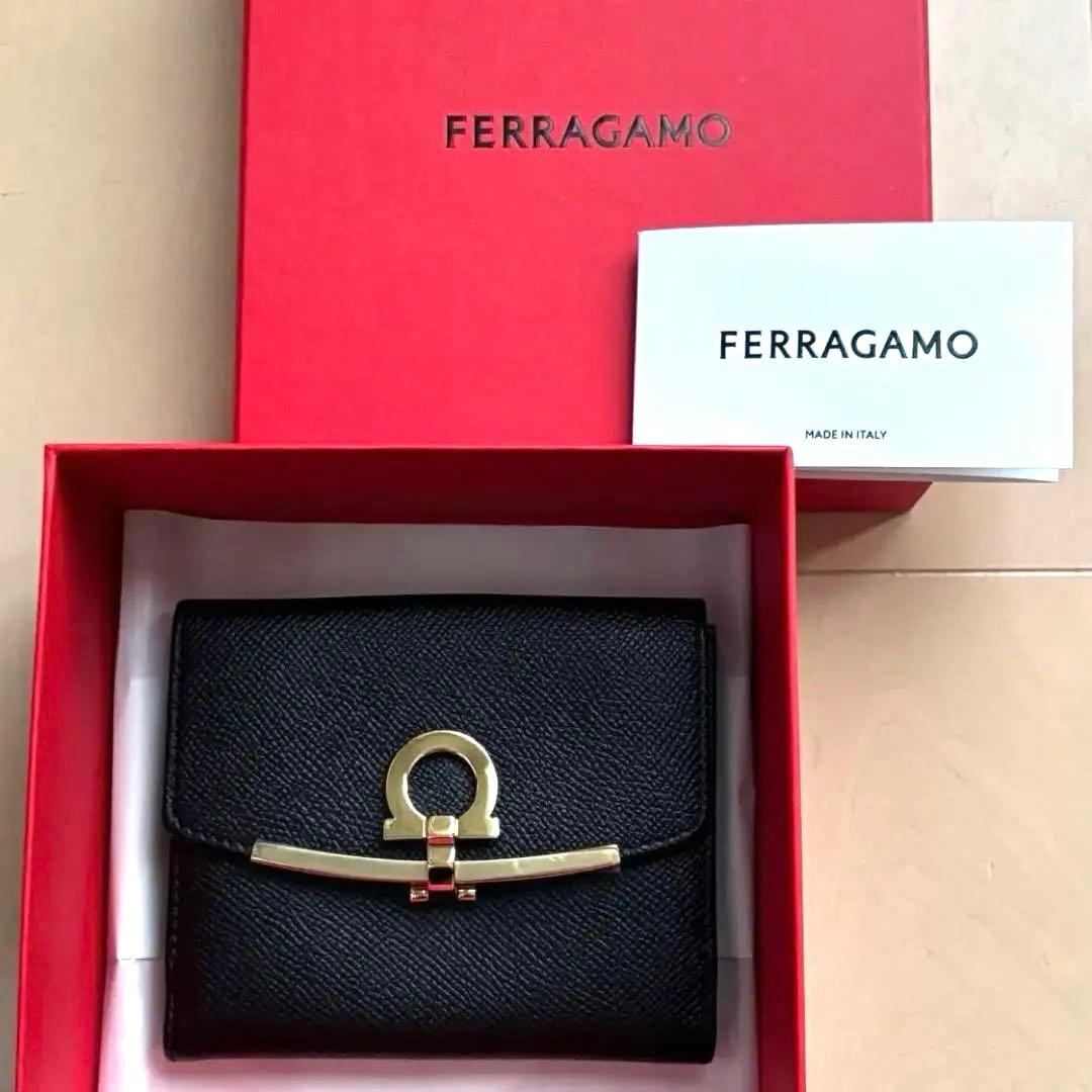 フェラガモ FERRAGAMO ガンチーニ 二つ折り財布