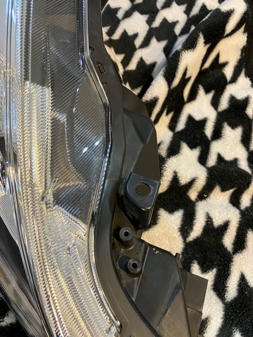 プリウスα後期　ヘッドライト