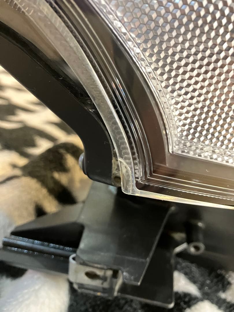 プリウスα後期　ヘッドライト