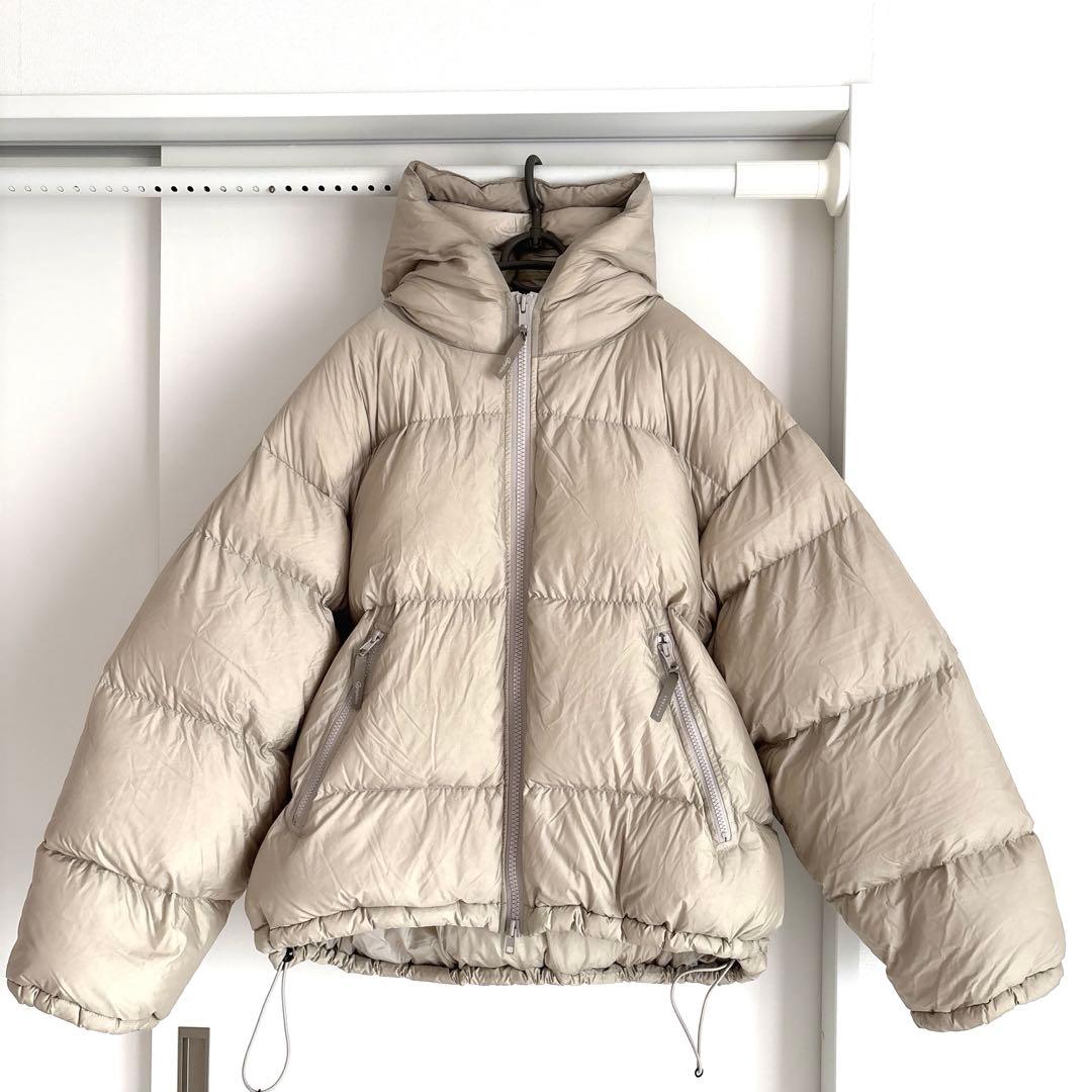 Gymplex ベージュ ダウンベスト フード付き