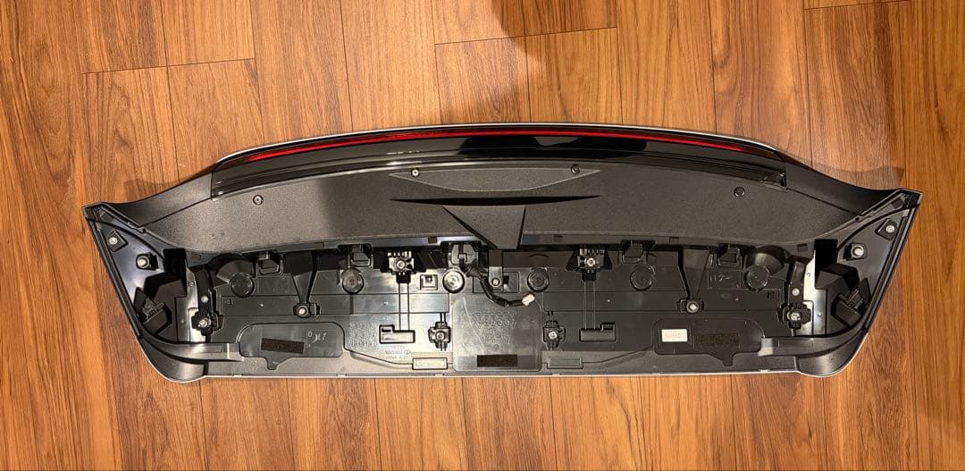 80ハリアーZ用ハイマウント付 ルーフスポイラー 089