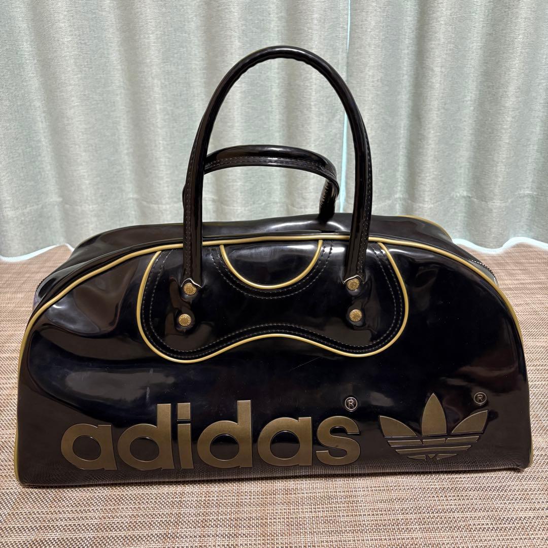 アディダス　adidas ボストンバッグ エナメル