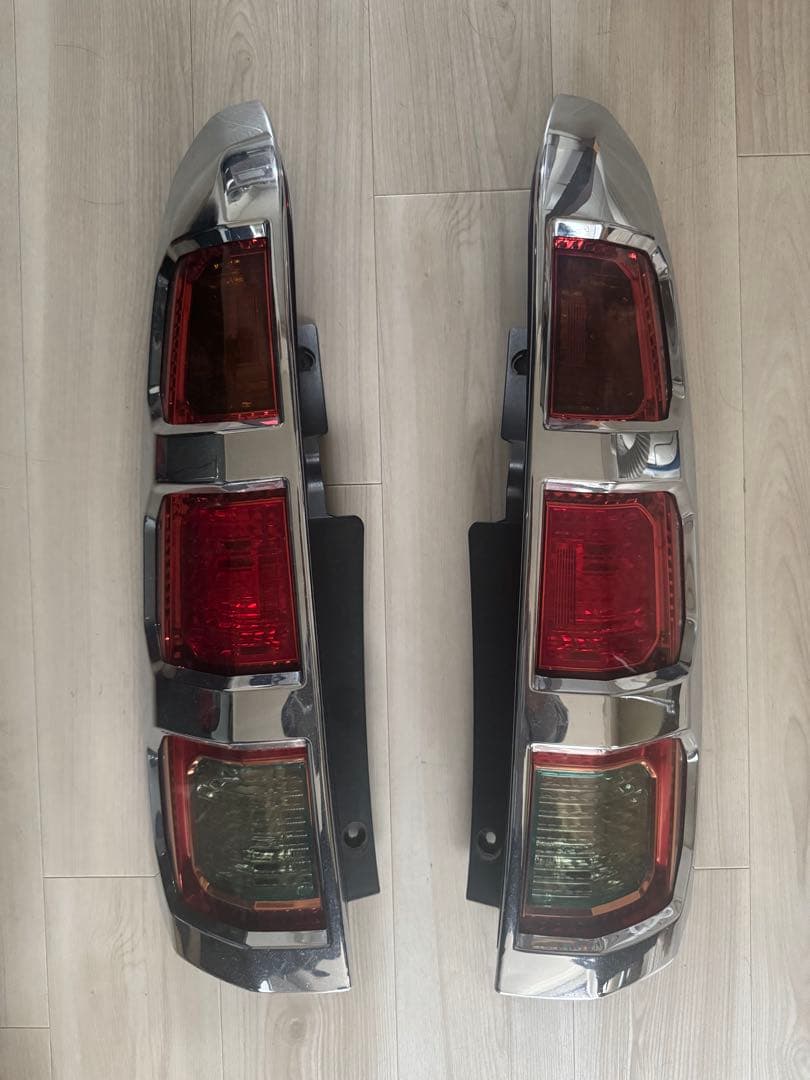 ホンダ　クロスロード　テールランプ 赤/クリア