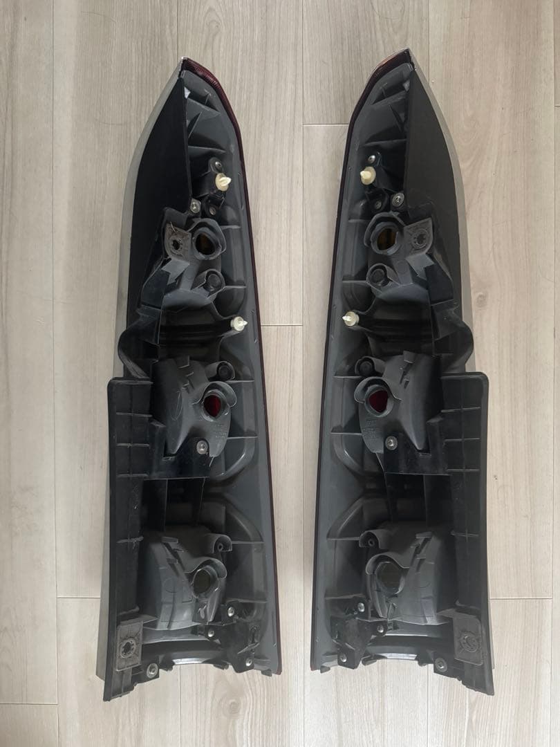 ホンダ　クロスロード　テールランプ 赤/クリア