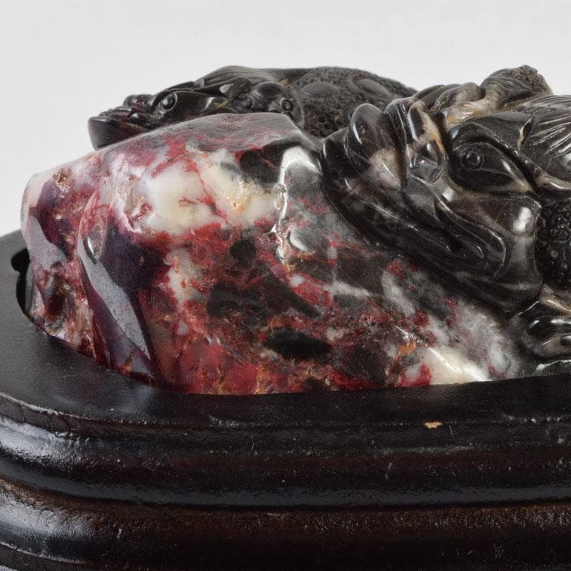 中国　玉石鶏血石彫刻　神獣　置物　唐木台付　C　9211