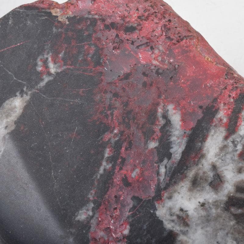 中国　玉石鶏血石彫刻　神獣　置物　唐木台付　C　9211