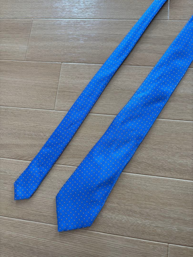未使用　ブリオーニ　イタリア製　ネクタイ　小紋柄　ブルー系