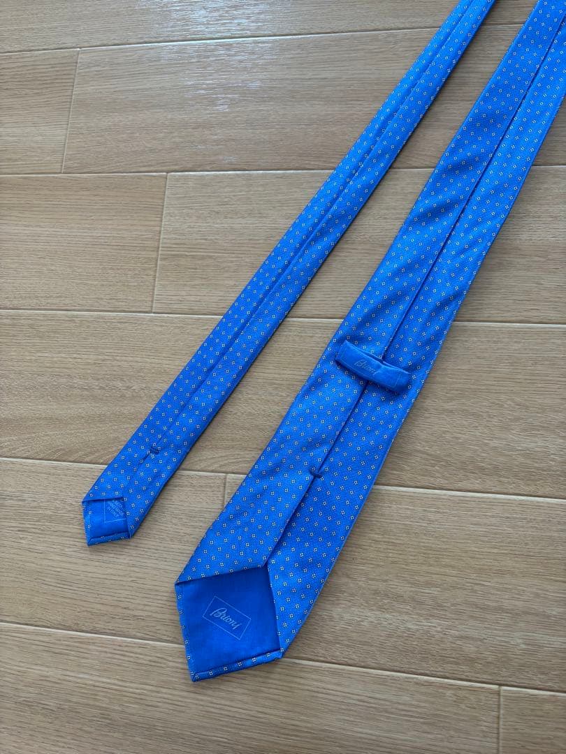 未使用　ブリオーニ　イタリア製　ネクタイ　小紋柄　ブルー系