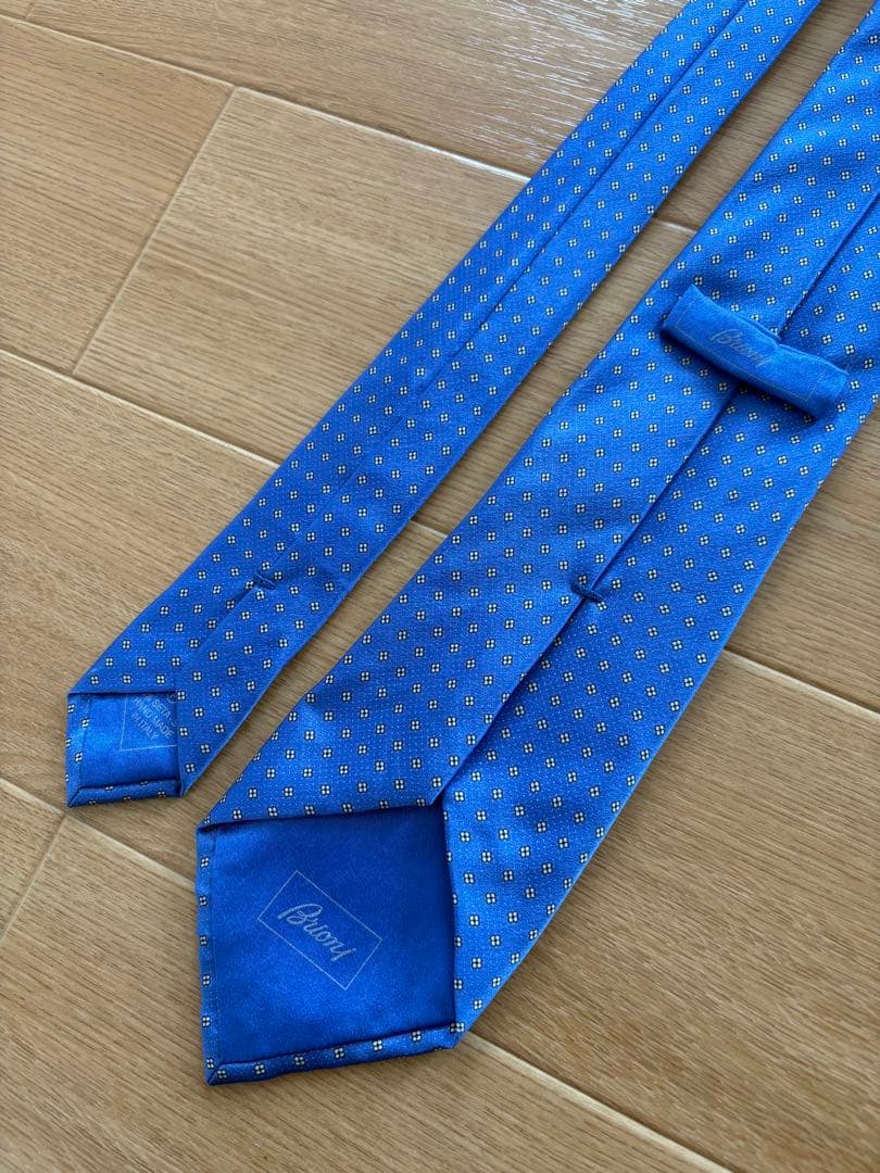 未使用　ブリオーニ　イタリア製　ネクタイ　小紋柄　ブルー系